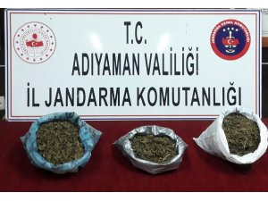 4 kilo 870 gram esrar ele geçirildi