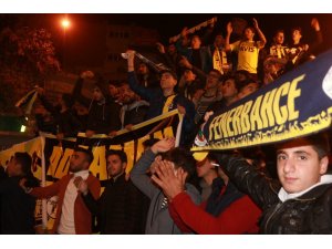 Fenerbahçeli taraftarlardan galibiyet coşkusu