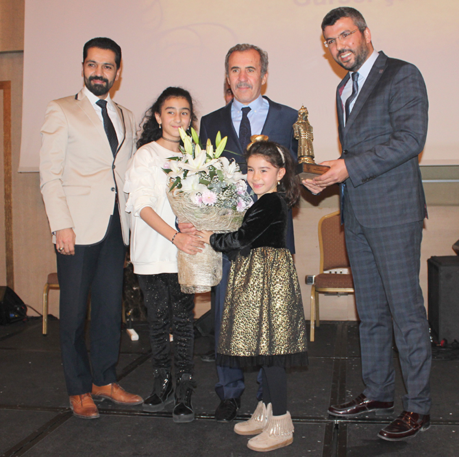 Meslekte 25,40 ve 50. yılını dolduran mühendislere plaket