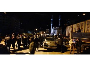 Kaçak yapıların yıkımında vatandaşlar ve güvenlik güçleri arasında arbede