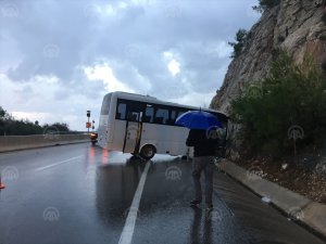 Antalya'da trafik kazası: 17 yaralı