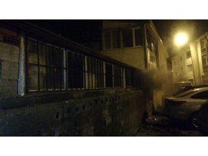 Fişe takılı unutulan çay ocağı iş yerini küle çevirdi