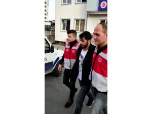 Cezaevi firarisinin ikiz kardeş oyununu polis bozdu