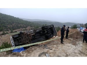 Denizli'de midibüs şarampole devrildi: 1 ölü, 20 yaralı