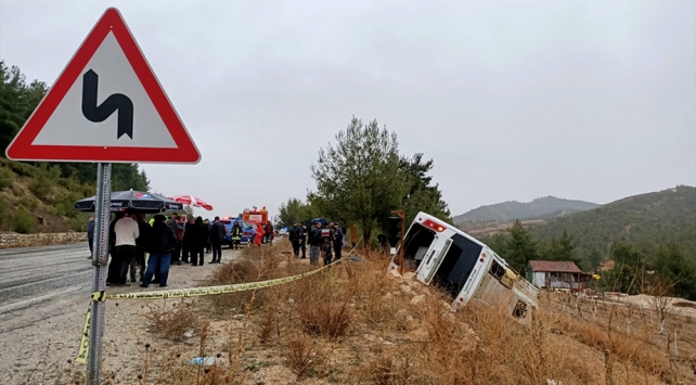 Şarampole devrilen midibüste 1 kişi öldü, 27 kişi yaralandı