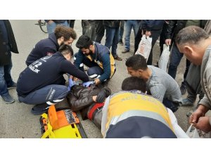 Motosiklet otomobile arkadan çarptı: 1 yaralı