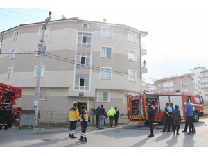 Öğrencilerin kaldığı binanın bodrumunda çıkan yangın korkuttu
