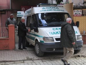 Adana'da silahlı saldırıda ölen iki arkadaşın cenazeleri ailelerine teslim edildi