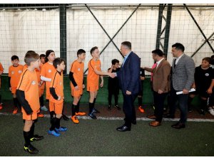 Mahalleler arası Minikler Futbol Turnuvası’nda maçlar devam ediyor