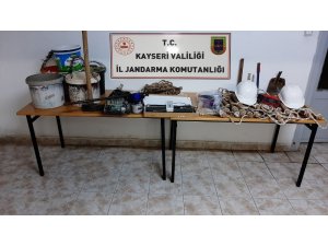 Kaçak kazı yaparken suçüstü yakalandılar