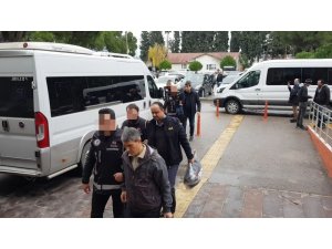 Balıkesir’de 13 FETÖ şüphelisine operasyon