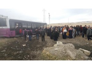 Kamyonla otobüs çarpıştı: 19 yaralı