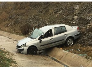 Kayganlaşan yol kazaya sebep oldu: 2 yaralı