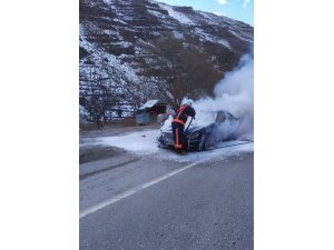 Lüks otomobilde çıkan yangın korkuttu