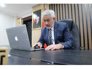 Isparta Belediye Başkanı Başdeğirmen, AA'nın "Yılın Fotoğrafları" oylamasına katıldı