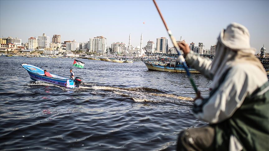 İsrail, Gazze'deki balıkçıların avlanma mesafesini yeniden 15 mile çıkardı