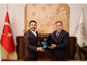 Yerel Yönetimler Başkan Yardımcısı Zenbilci, Belediye Başkanı Arı’yı ziyaret etti