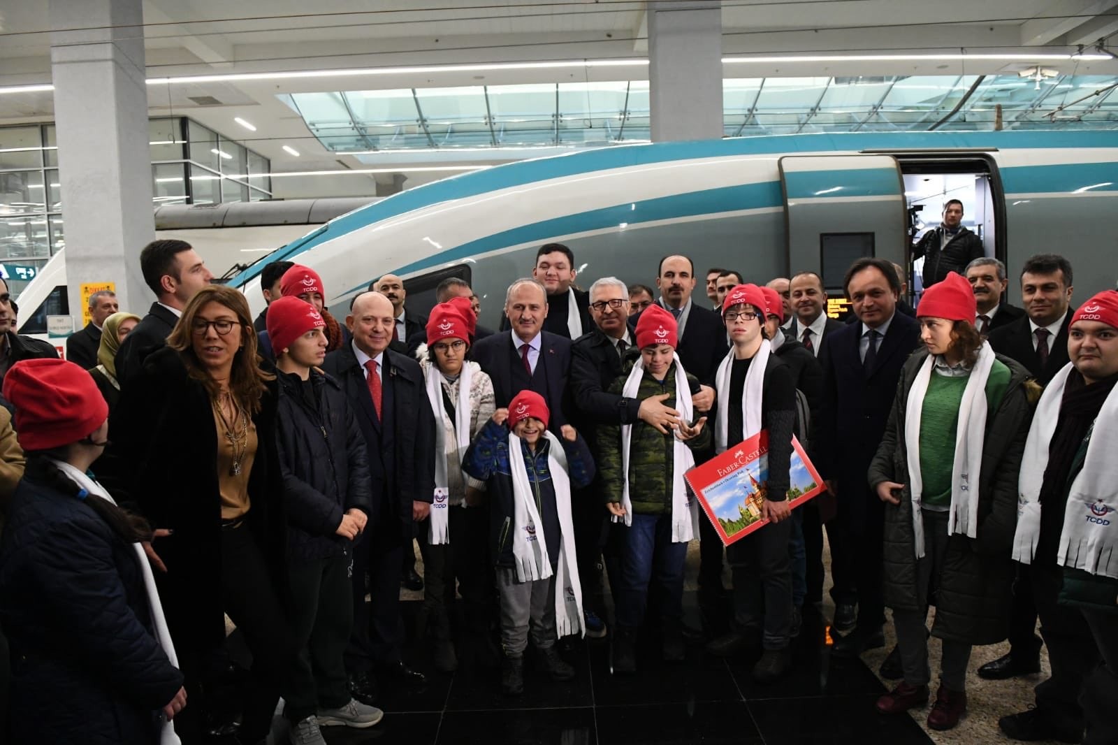 Özel gereksinimli bireyler YHT ile Konya'ya uğurlandı