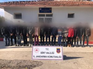 Siirt’te Bangladeş uyruklu 15 düzensiz göçmen yakalandı