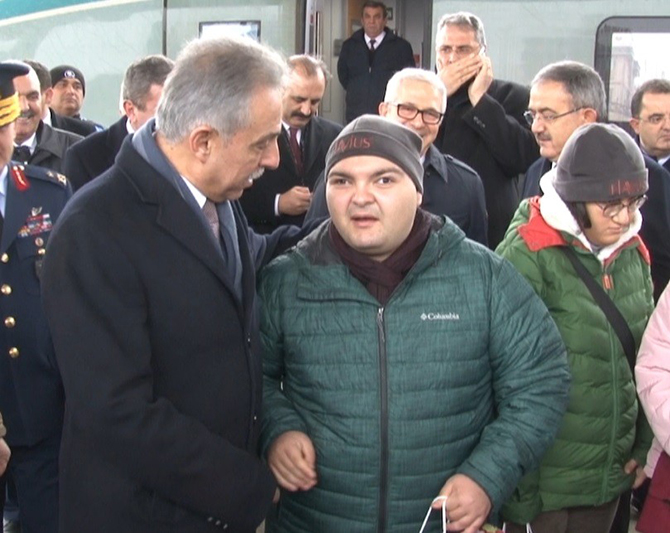 Ankara'dan Konya'ya gelen özel gereksinimli misafirleri protokol karşıladı
