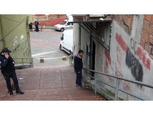 Eşinin iş yerine çiçekle geldi, kurşun yağdırdı