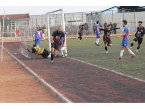 Baba oğul birbirine rakip oldu