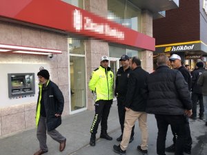 Avcılar’da banka şubesinde soygun girişimi