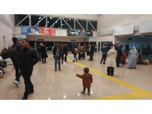 Türbülansa giren uçakta korku dolu anlar