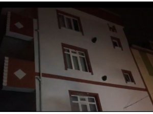Eve atılan yanıcı madde yangın çıkardı, 5 kişi hastanelik oldu