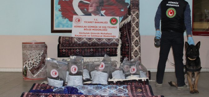 Halıların içinden afyon sakızı çıktı