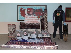 Halıların içinden 137,5 kilogram afyon sakızı çıktı