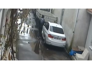 İzmir'de araçlardan hırsızlık yapan zanlı güvenlik kamerasına takıldı