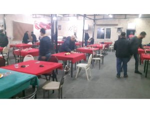 İzmir’de çay ocaklarına kumar operasyonu: 33 kişi yakalandı
