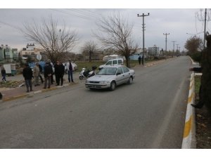 Otomobil öğrencilere çarptı