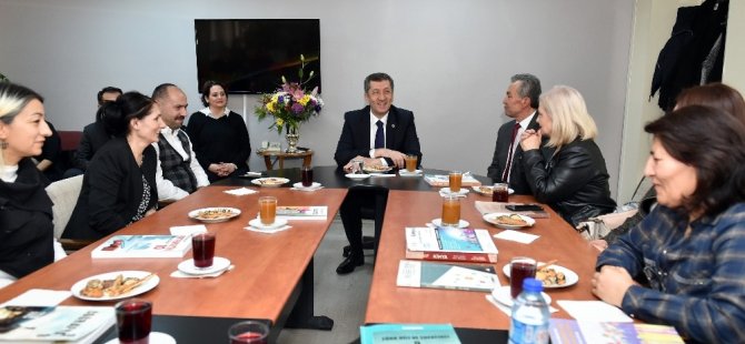 Milli Eğitim Bakanı Selçuk’u duygulandıran kucaklaşma