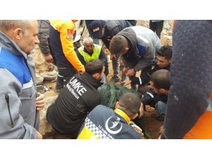 Siirt’te kamyon şarampole yuvarlandı: 1 yaralı