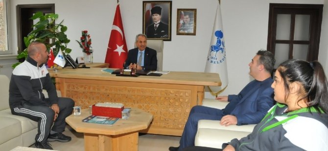 Başkan Akkaya’dan Avrupa üçüncüsü sporcuya altın