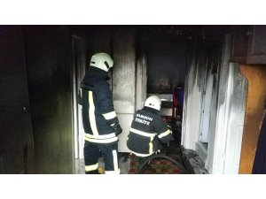 Evi yakanı bulun diye feryat edip bayıldı, evi yaktığı için gözaltına alındı