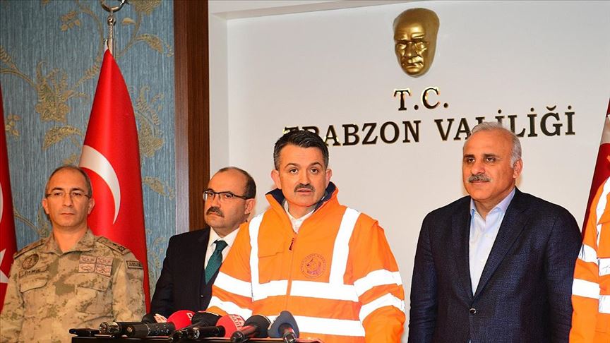 Pakdemirli: 'Karadeniz Bölgesi'nde kontrol altına alınmamış 2 önemli yangın var'