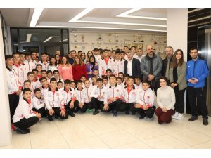 Golball Kadın Milli Takımı, Güreş Eğitim Merkezi Sporcuları ile yemekte bir araya geldi
