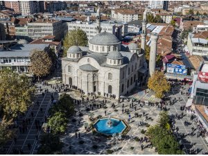 Abdülhamid Han'ın yapımına destek verdiği "teze cami" ihtişamını koruyor