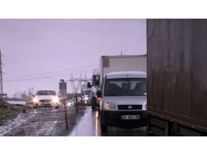 Arnavutköy’de otomobil taksiyle çarpıştı: 1 yaralı