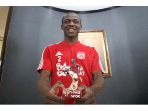 Sivasspor’un yıldızı Kone’yi mutlu eden hediye