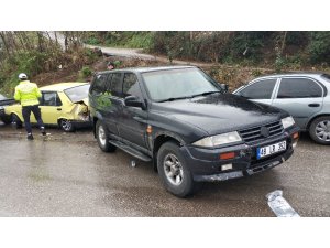 Samsun’da cip park halindeki araçlara çarptı: 1 yaralı