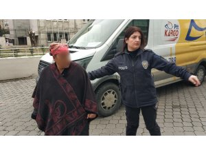 Komşu evini yaktığı iddiasıyla gözaltına alınan kadın adliyede