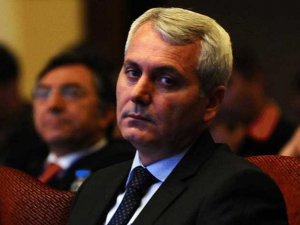 Eski HSYK Başkanvekili Ahmet Hamsici, etkin pişmanlık hükümlerinden faydalandırılarak FETÖ üyeliğinden 2 yıl 6 ay hapis cezasına çarptırıldı.