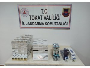 Otobüsten yüzlerce paket kaçak sigara çıktı