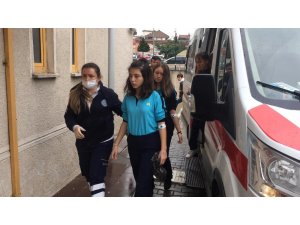 Barut kokusu çocukları etkiledi... Çok sayıda öğrenci hastaneye kaldırıldı