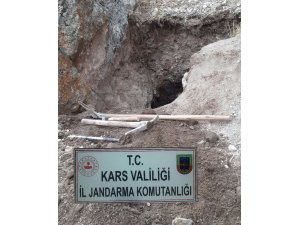 Sarıkamış’ta sit alanında kaçak kazı yapanlar suçüstü yakalandı