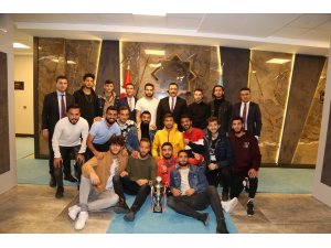 ALKÜ Futbol Takımı gururlandırdı